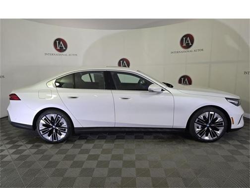 2025 BMW 530 i xDrive
