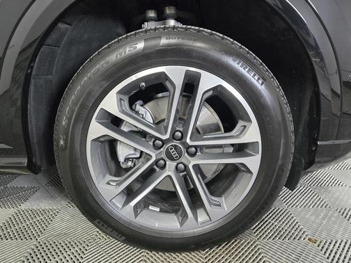 2025 Audi Q5 Premium TFSI quattro S tronic