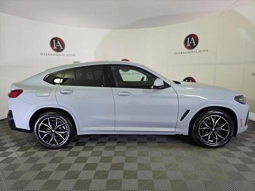 2025 BMW X4 xDrive30i