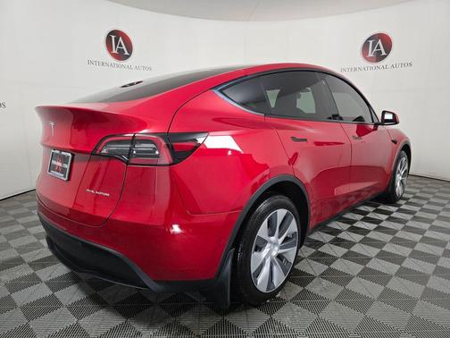 2022 Tesla Model Y Long Range Dual Motor All-Wheel Drive