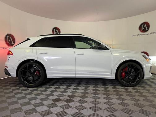 White 2026 Audi RS Q8 4.0T
