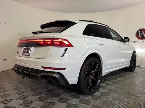 White 2026 Audi RS Q8 4.0T