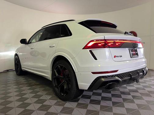 White 2026 Audi RS Q8 4.0T