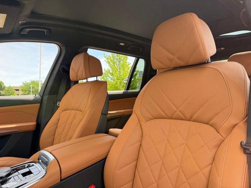 Brooklyn Grey Metallic 2025 BMW X7 xDrive40i