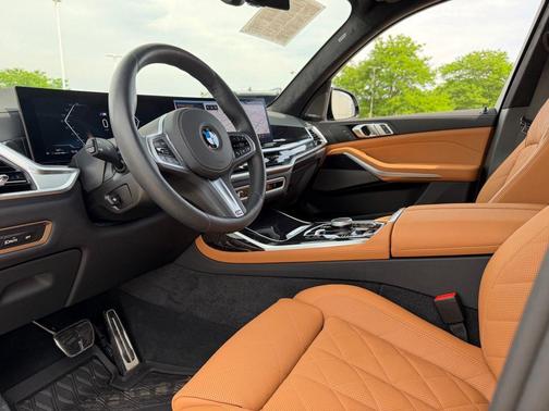 Brooklyn Grey Metallic 2025 BMW X7 xDrive40i