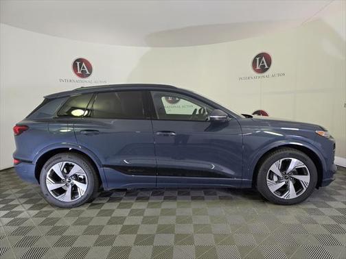2025 Audi Q6 e-tron Prestige quattro