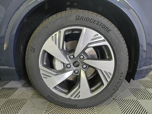 2025 Audi Q6 e-tron Prestige quattro