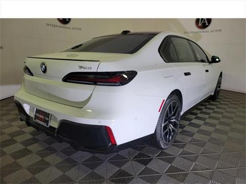 2025 BMW 740 i xDrive
