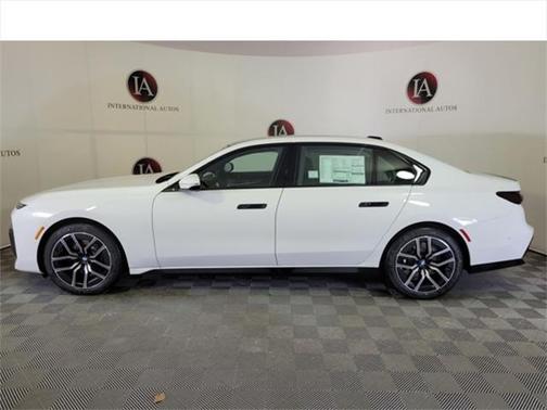 2025 BMW 740 i xDrive