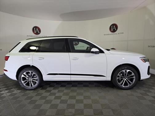 2025 Audi Q7 45 Premium Plus