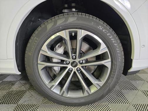 2025 Audi Q7 45 Premium Plus