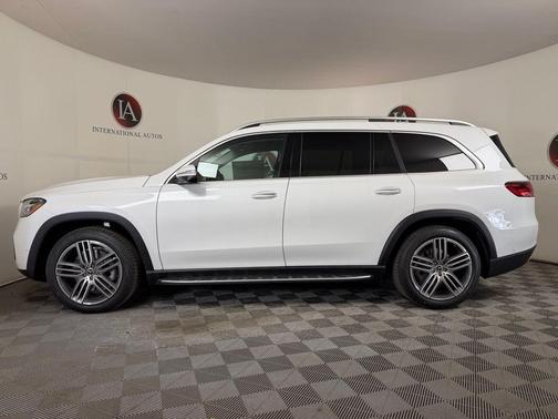 Moonlight White Metallic 2026 Mercedes-Benz GLS 450 4MATIC