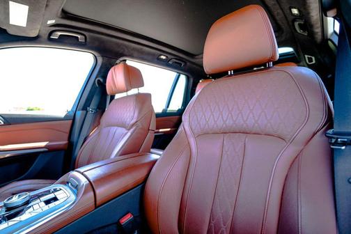 Carbon Black Metallic 2024 BMW X7 M60i
