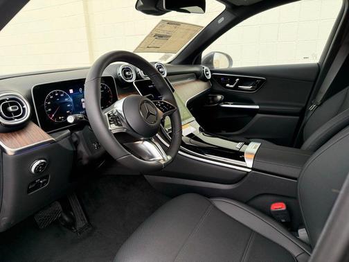 Graphite Grey Metallic 2026 Mercedes-Benz GLC 300 4MATIC