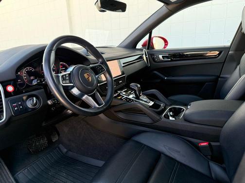 Carmine Red 2023 Porsche Cayenne Cayenne