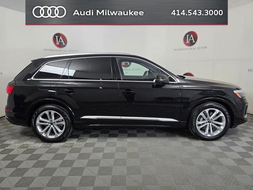 Mythos Black Metallic 2025 Audi Q7 55 Premium Plus