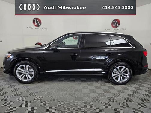 Mythos Black Metallic 2025 Audi Q7 55 Premium Plus