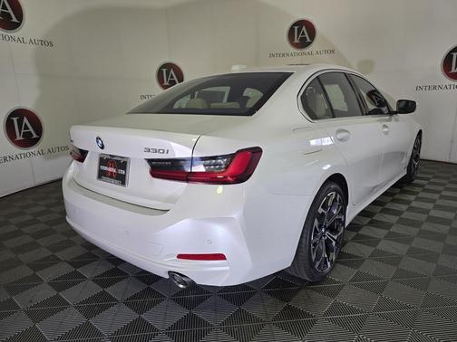 2025 BMW 330 i xDrive