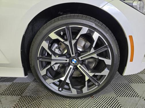 2025 BMW 330 i xDrive
