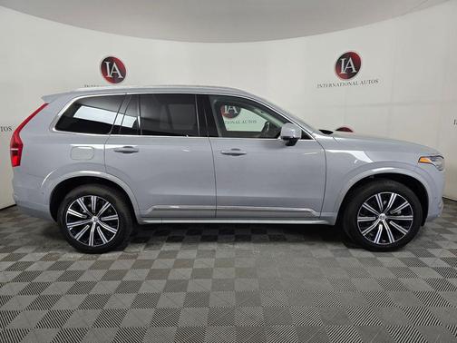 2024 Volvo XC90 B5 Plus Bright Theme