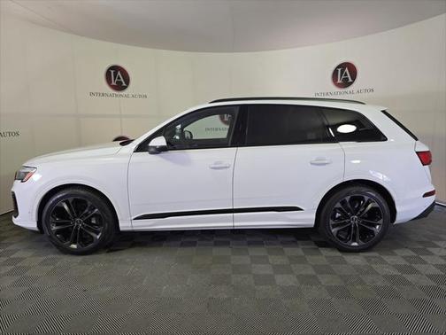 2025 Audi Q7 55 Premium Plus