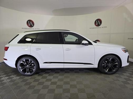 2025 Audi Q7 55 Premium Plus