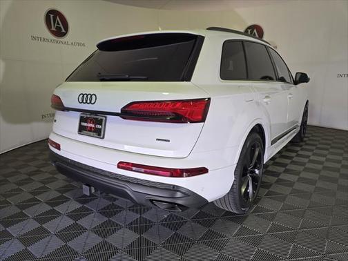 2025 Audi Q7 55 Premium Plus