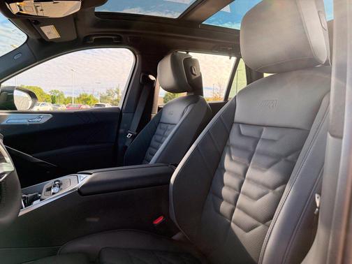 Carbon Black Metallic 2027 BMW X5 40 xDrive