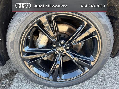 Mythos Black Metallic 2023 Audi Q8 55 Premium