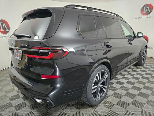 Black Sapphire Metallic 2026 BMW X7 xDrive40i