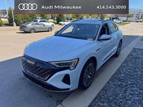 Glacier White Metallic 2024 Audi Q8 e-tron Prestige