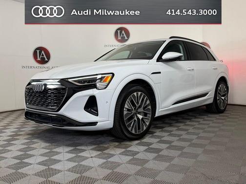 Glacier White Metallic 2024 Audi Q8 e-tron Prestige