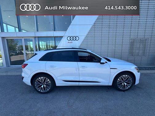 Glacier White Metallic 2024 Audi Q8 e-tron Prestige