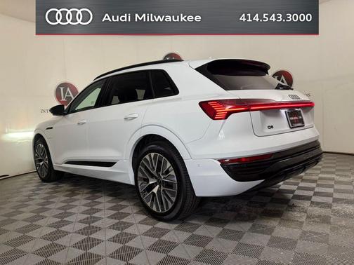 Glacier White Metallic 2024 Audi Q8 e-tron Prestige