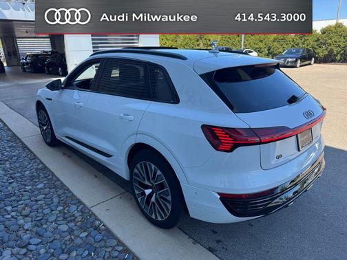 Glacier White Metallic 2024 Audi Q8 e-tron Prestige