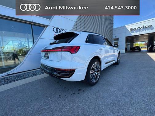 Glacier White Metallic 2024 Audi Q8 e-tron Prestige