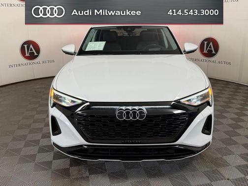 Glacier White Metallic 2024 Audi Q8 e-tron Prestige