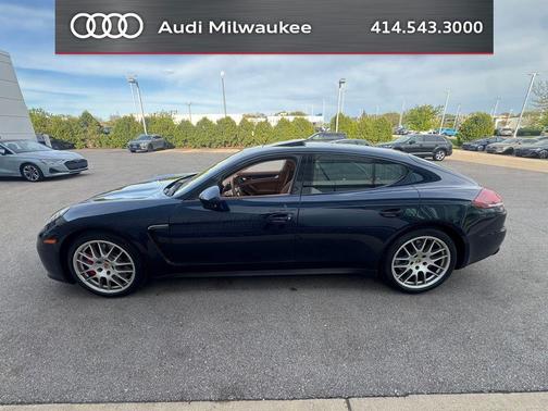 Night Blue Metallic 2016 Porsche Panamera GTS