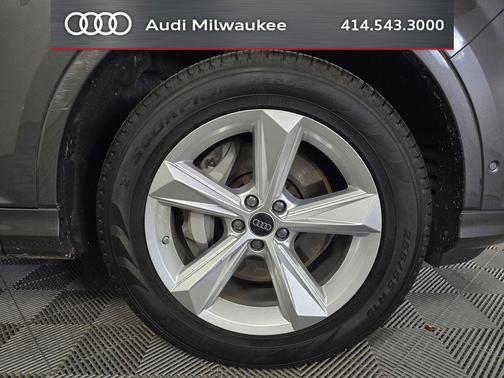Samurai Gray Metallic 2023 Audi Q7 45 Premium Plus