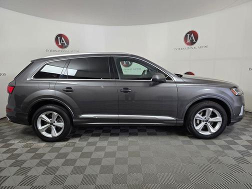 Samurai Gray Metallic 2023 Audi Q7 45 Premium Plus
