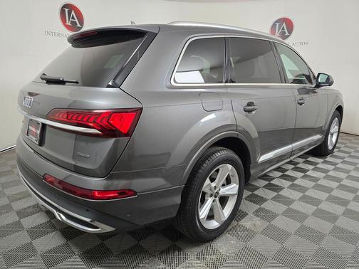 Samurai Gray Metallic 2023 Audi Q7 45 Premium Plus