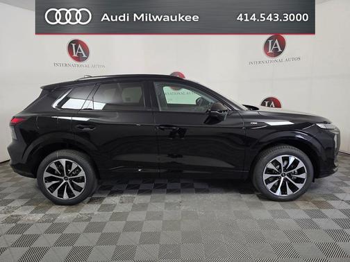 Mythos Black Metallic 2026 Audi Q3 TFSI quattro S tronic