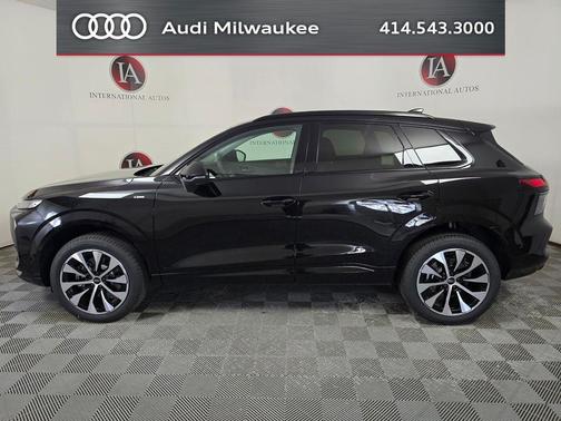 Mythos Black Metallic 2026 Audi Q3 TFSI quattro S tronic