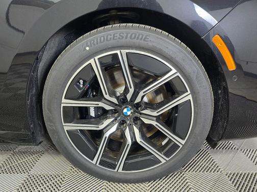 Black Sapphire Metallic 2026 BMW 740 xDrive