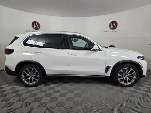 Alpine White 2024 BMW X5 xDrive40i