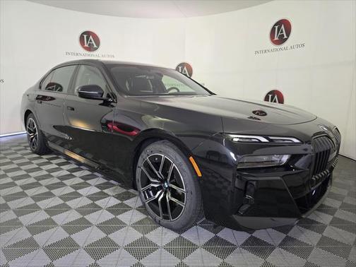 2025 BMW 750e i xDrive