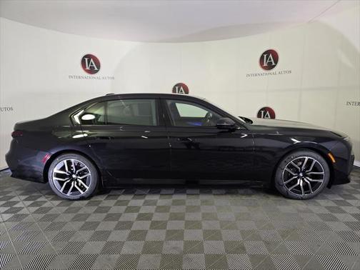 2025 BMW 750e i xDrive