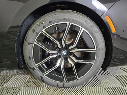 2025 BMW 750e i xDrive