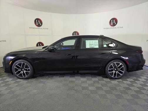 2025 BMW 750e i xDrive