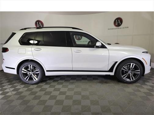 2025 BMW X7 xDrive40i